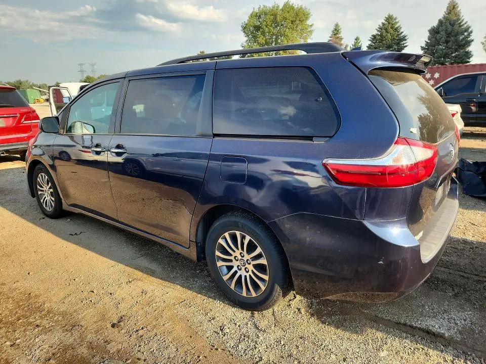2019 TOYOTA SIENNA XLE 8-PASSENGER  