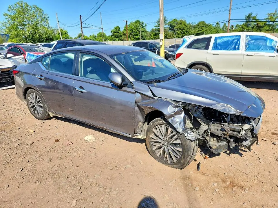 2023 NISSAN ALTIMA SV  