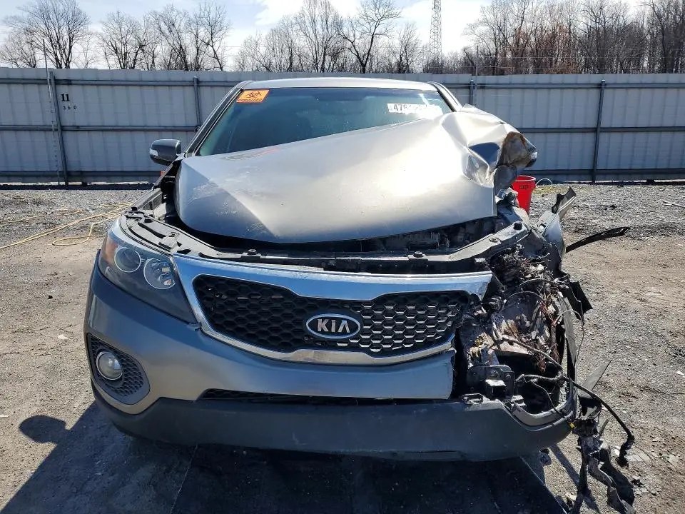 2013 KIA SORENTO LX  