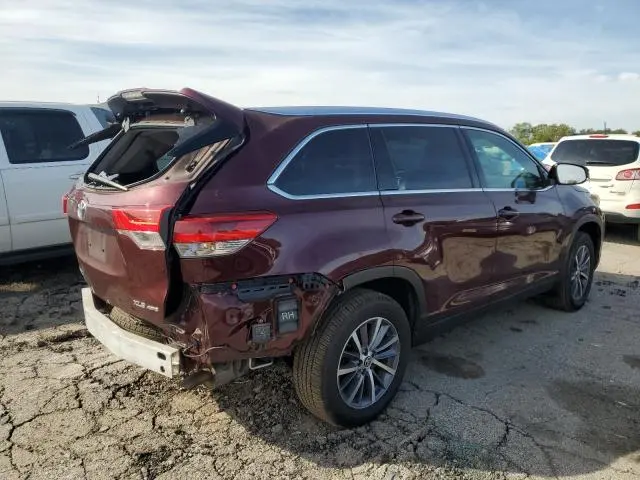 2019 TOYOTA HIGHLANDER SE  