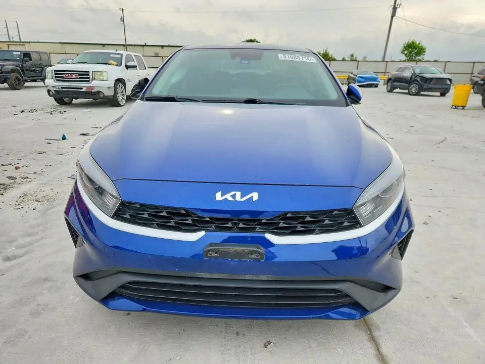 2023 KIA FORTE LXS  