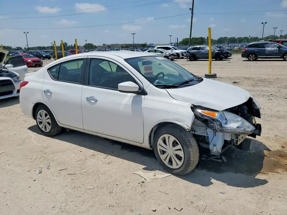 2019 NISSAN VERSA SV  