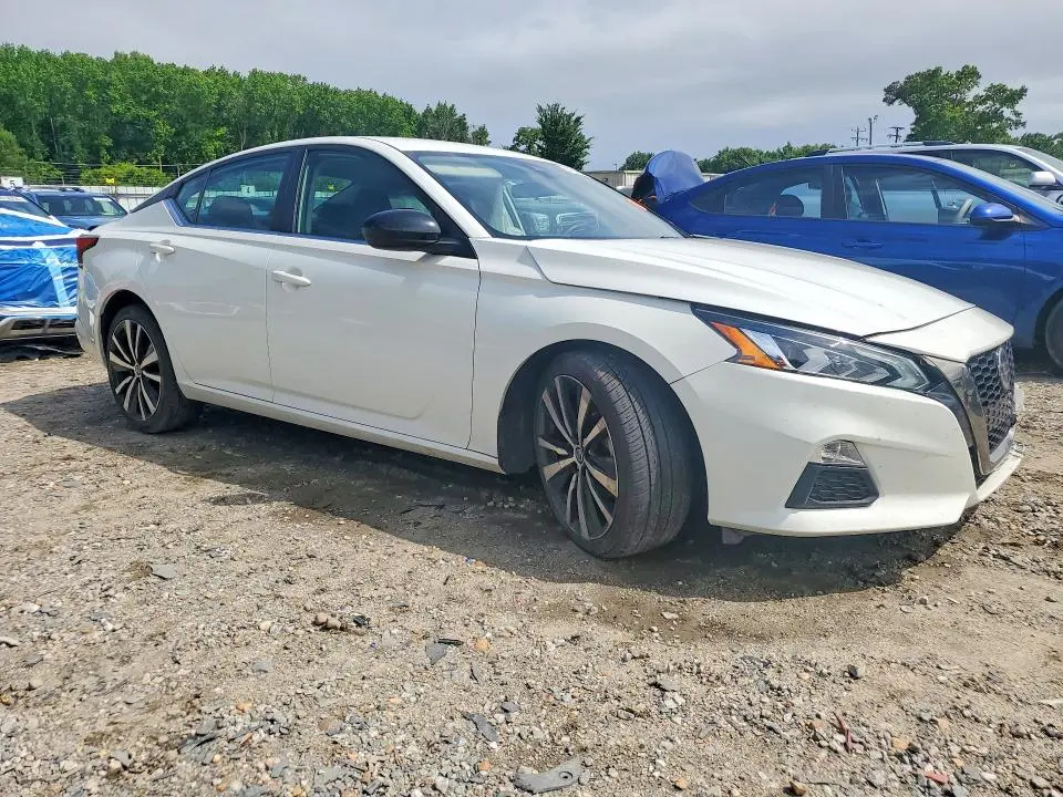 2022 NISSAN ALTIMA SR  