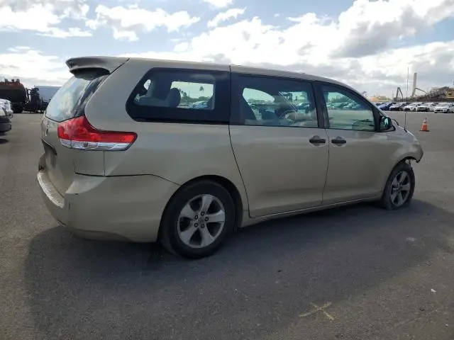 2011 TOYOTA SIENNA   