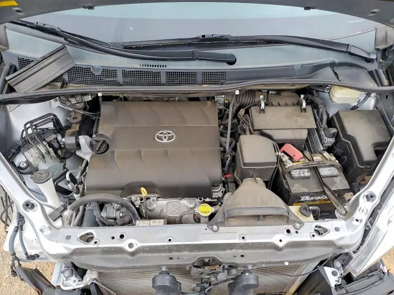 2016 TOYOTA SIENNA LE  