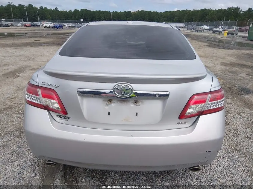 2011 TOYOTA CAMRY XLE V6