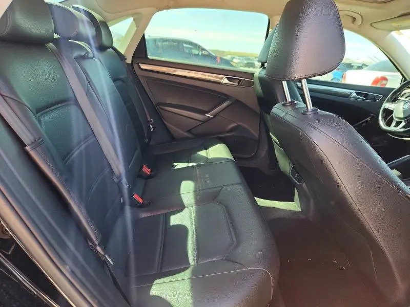 2016 VOLKSWAGEN PASSAT SE  