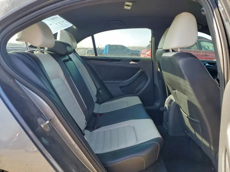 2015 VOLKSWAGEN JETTA SE  