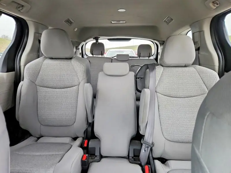 2022 TOYOTA SIENNA LE  