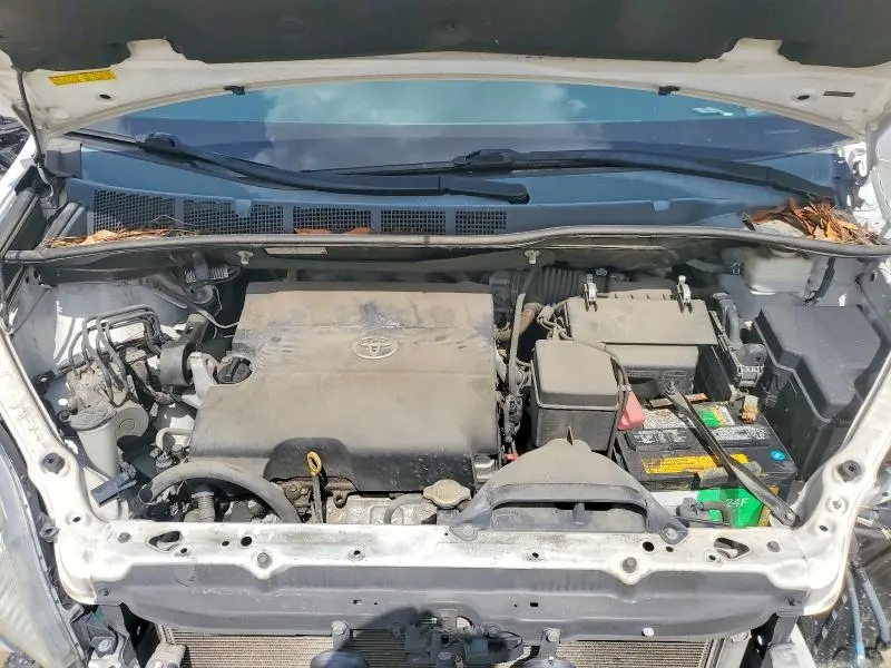 2014 TOYOTA SIENNA XLE 8-PASSENGER  