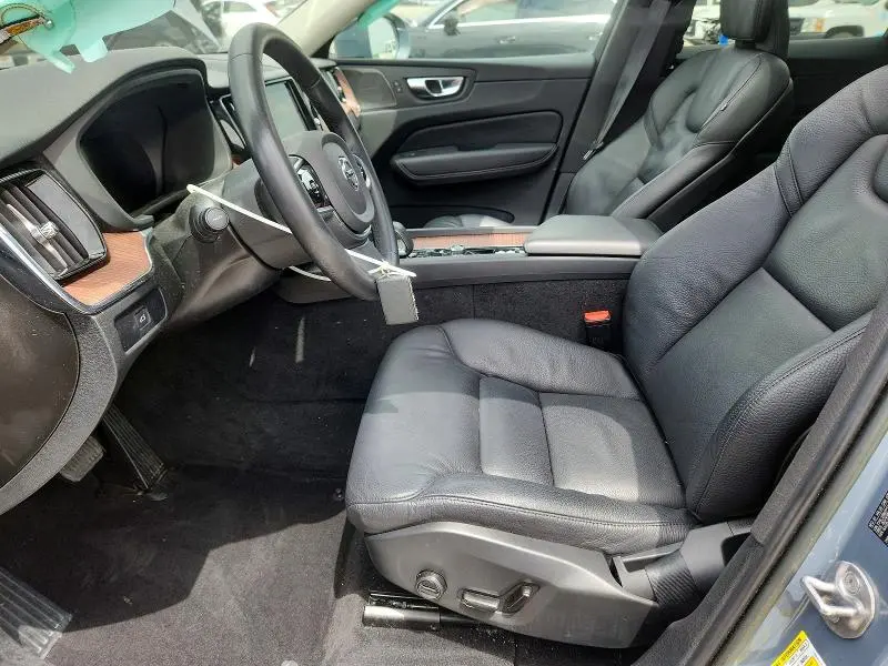 2023 VOLVO XC60 PLUS  