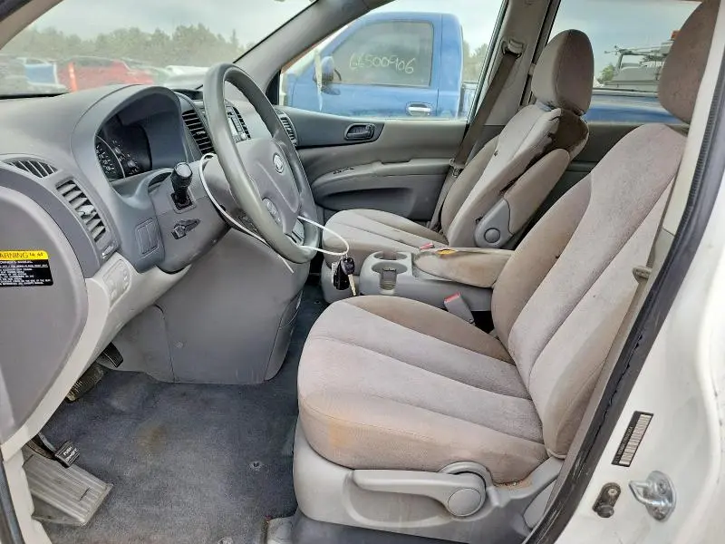2011 KIA SEDONA LX  