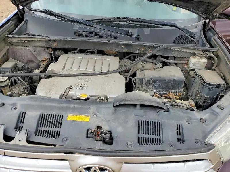 2011 TOYOTA HIGHLANDER SE  