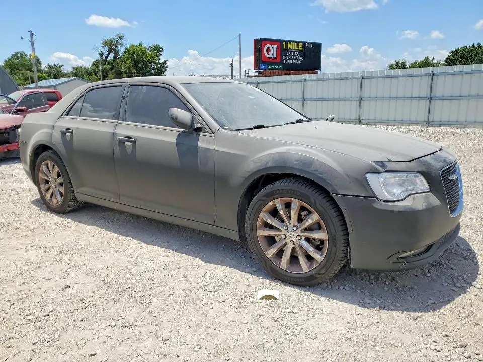2016 CHRYSLER 300 LIMITED  