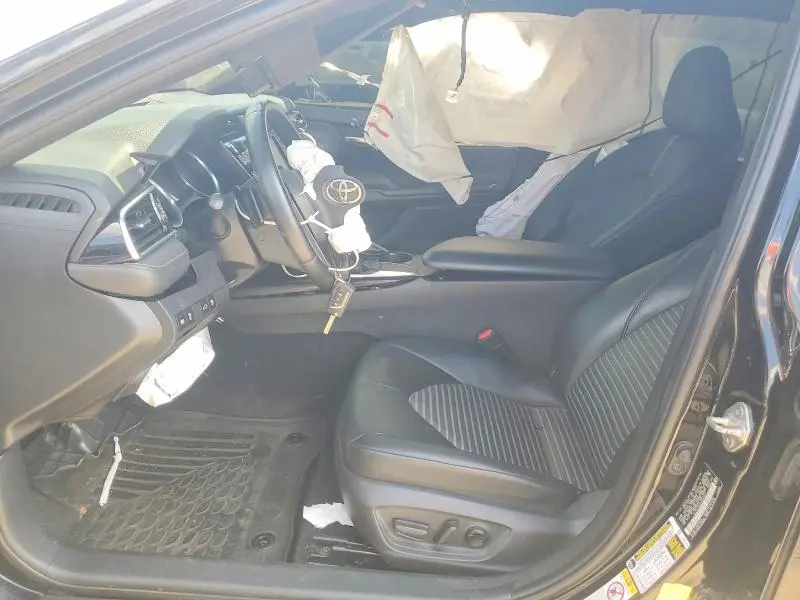 2018 TOYOTA CAMRY SE  
