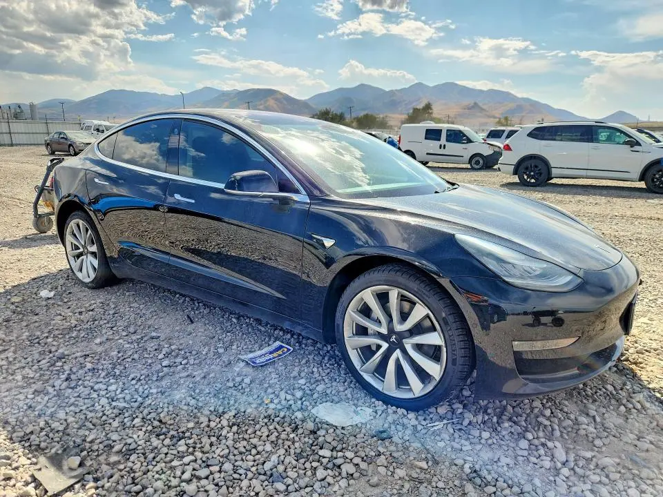2018 TESLA MODEL 3   