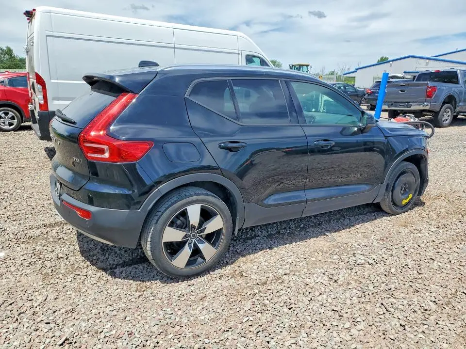 2021 VOLVO XC40 T5 MOMENTUM  