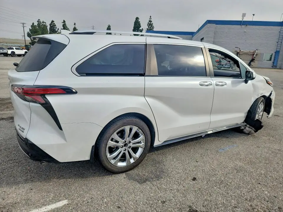2023 TOYOTA SIENNA PLATINUM 7-PASSENGER  