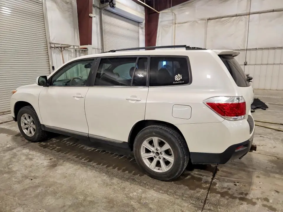 2012 TOYOTA HIGHLANDER SE  