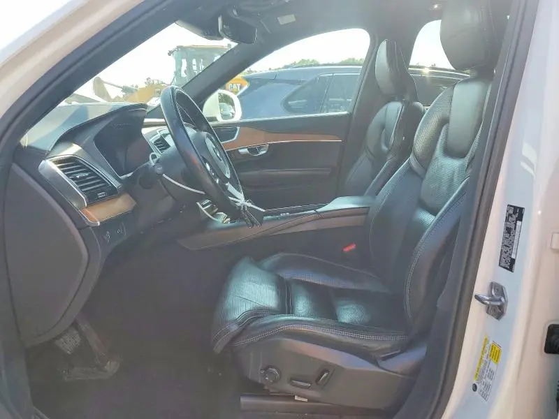 2017 VOLVO XC90 T6  