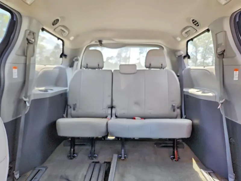 2015 TOYOTA SIENNA XLE 8-PASSENGER  