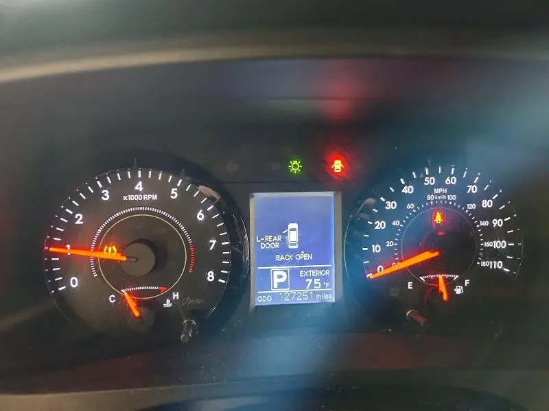 2017 TOYOTA SIENNA LE  