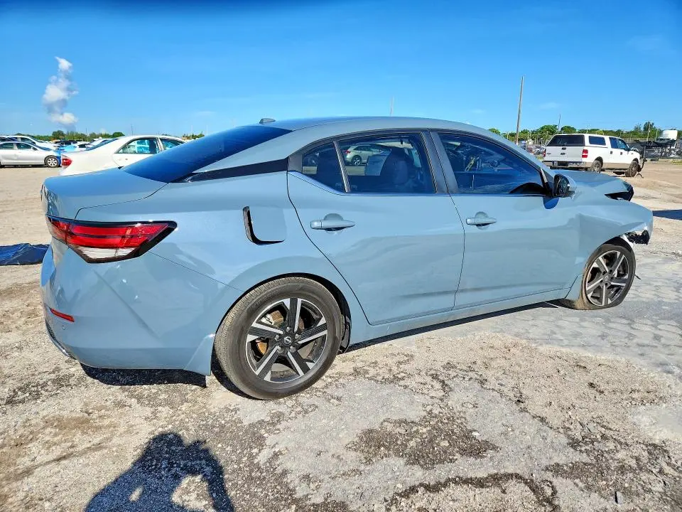 2025 NISSAN SENTRA SV  