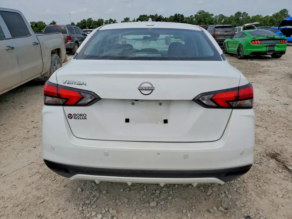 2025 NISSAN VERSA SV  