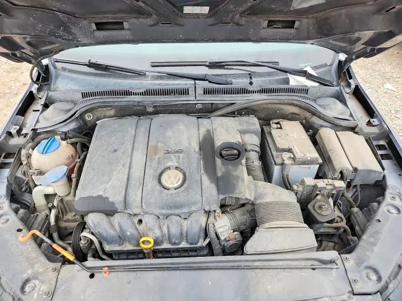 2013 VOLKSWAGEN JETTA SE  