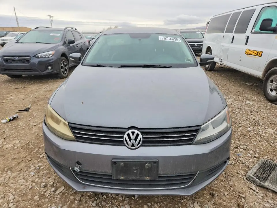 2013 VOLKSWAGEN JETTA SE  