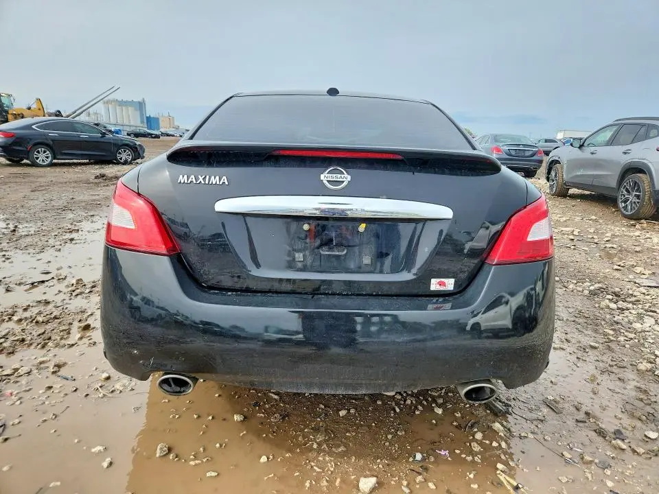 2011 NISSAN MAXIMA   