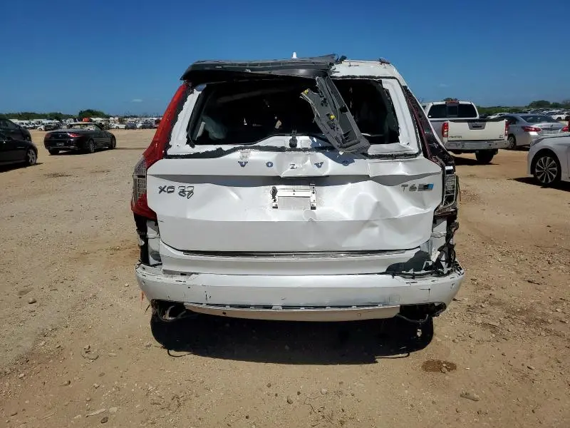 2017 VOLVO XC90 T6  