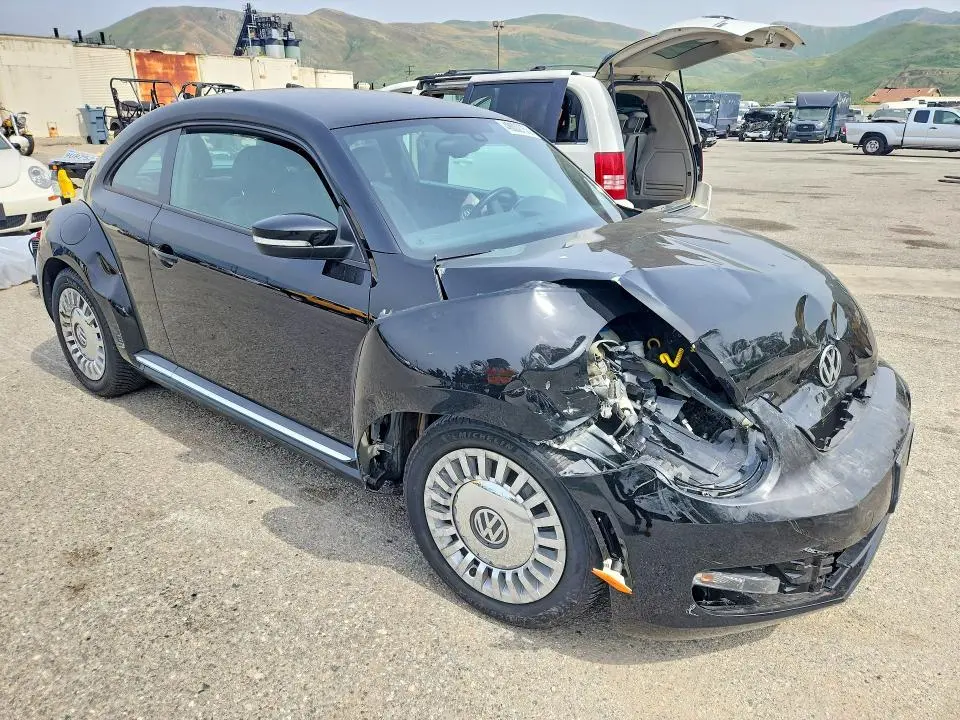 2016 VOLKSWAGEN BEETLE SE  