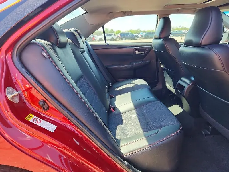 2015 TOYOTA CAMRY SE  
