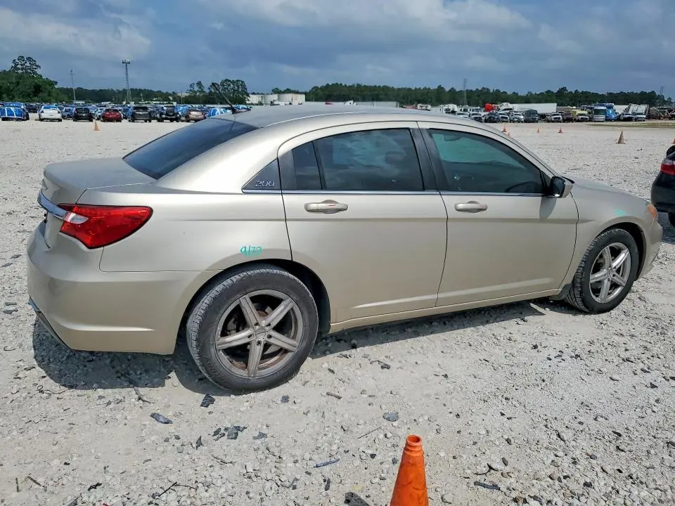 2013 CHRYSLER 200 LX  