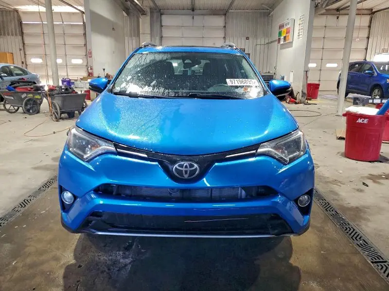 2017 TOYOTA RAV4 XLE  