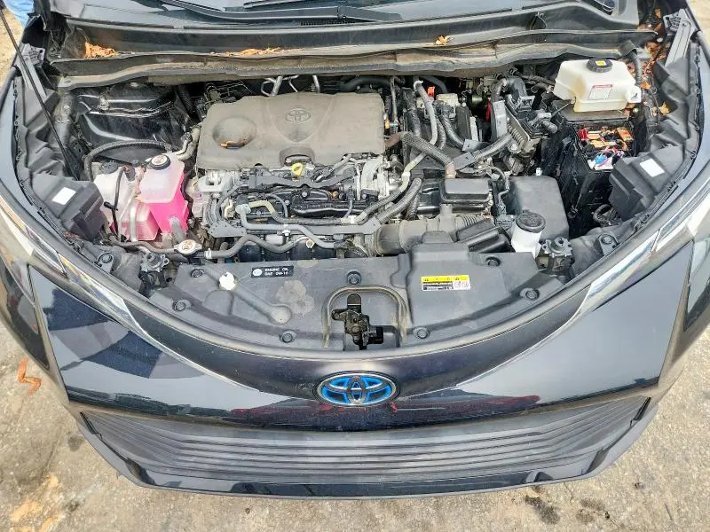 2021 TOYOTA SIENNA LE  