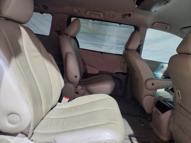 2011 TOYOTA SIENNA LE  