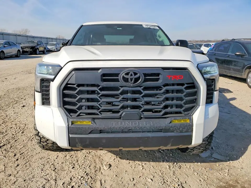 2022 TOYOTA TUNDRA SR5  