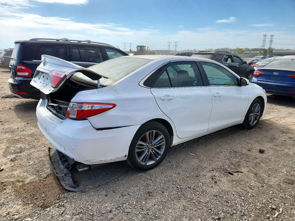 2016 TOYOTA CAMRY SE  