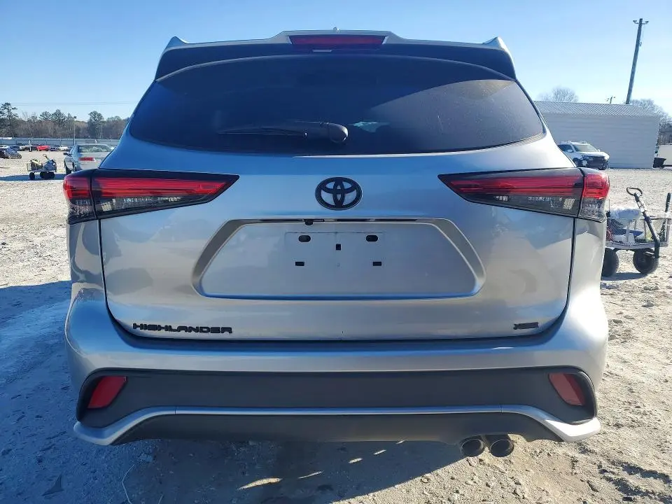 2021 TOYOTA HIGHLANDER XSE  
