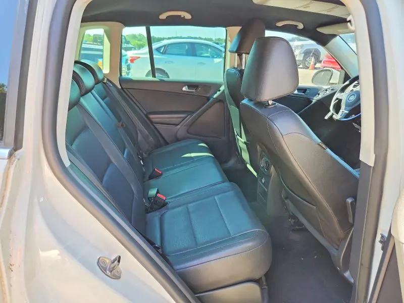 2011 VOLKSWAGEN TIGUAN S  