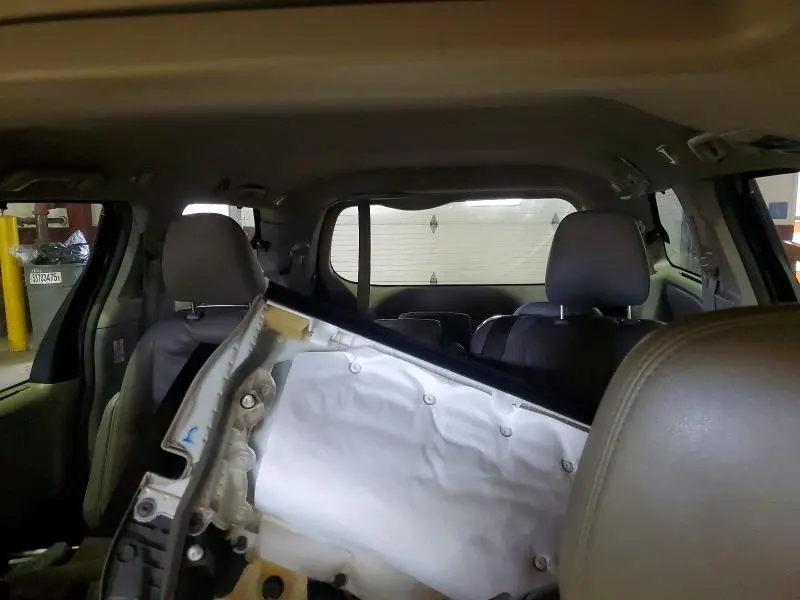 2015 TOYOTA SIENNA XLE 8-PASSENGER  