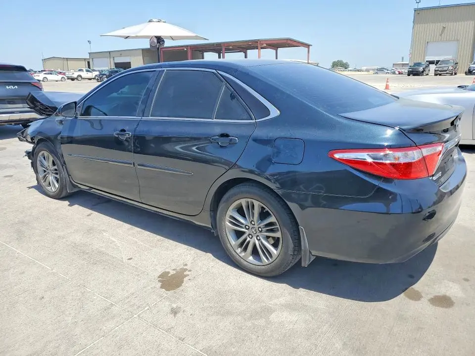 2015 TOYOTA CAMRY SE  
