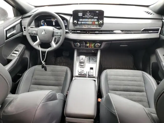 2024 MITSUBISHI OUTLANDER SE  