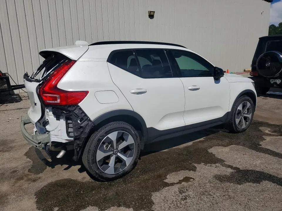 2026 VOLVO XC40 PLUS  