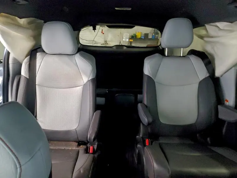 2022 TOYOTA SIENNA XSE  