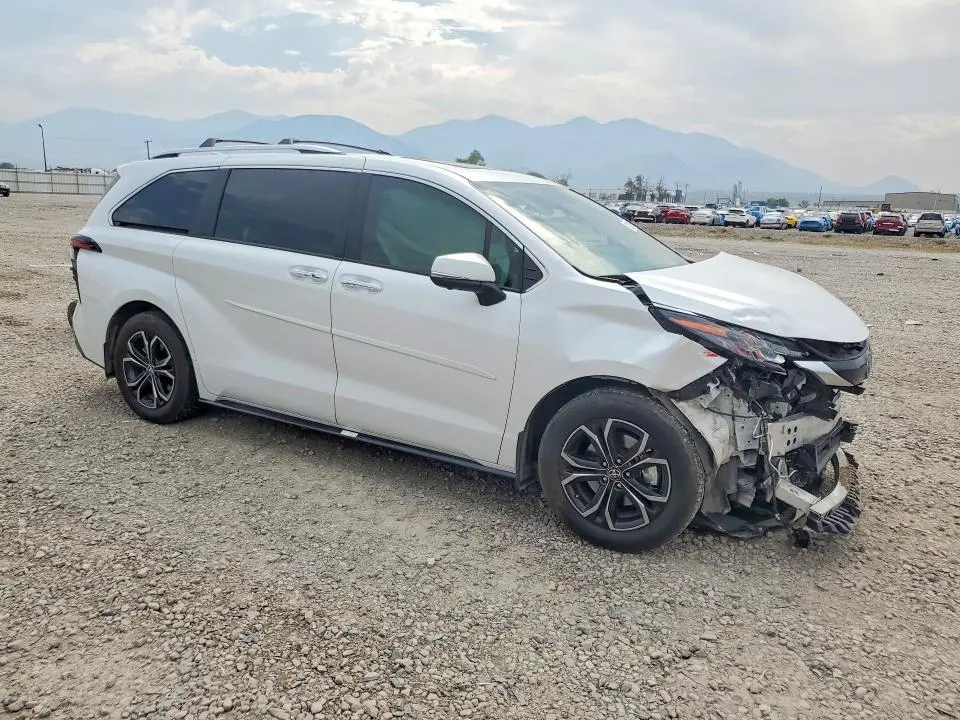 2025 TOYOTA SIENNA PLATINUM 7-PASSENGER  