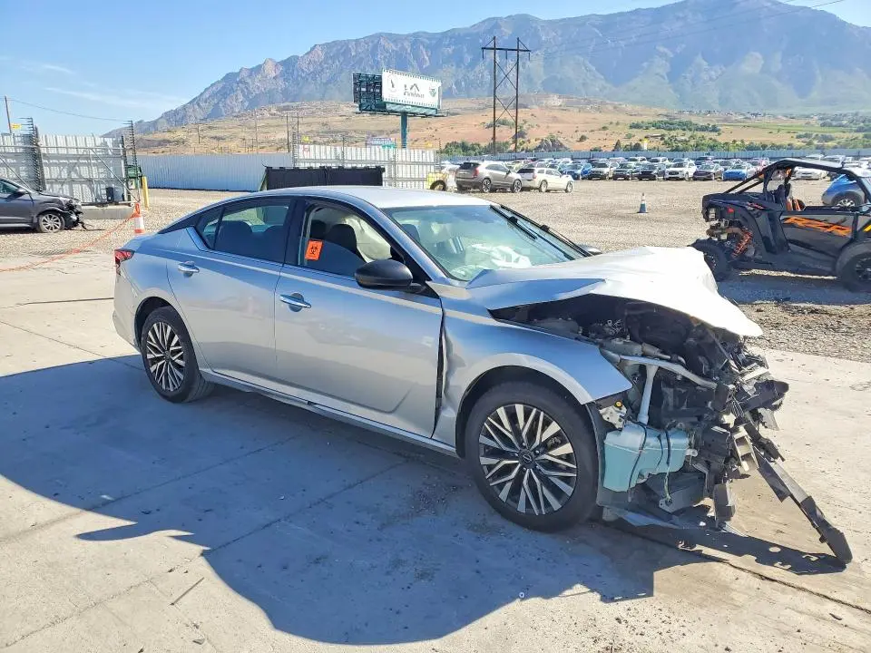 2024 NISSAN ALTIMA SV  