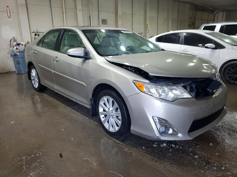2014 TOYOTA CAMRY XLE  
